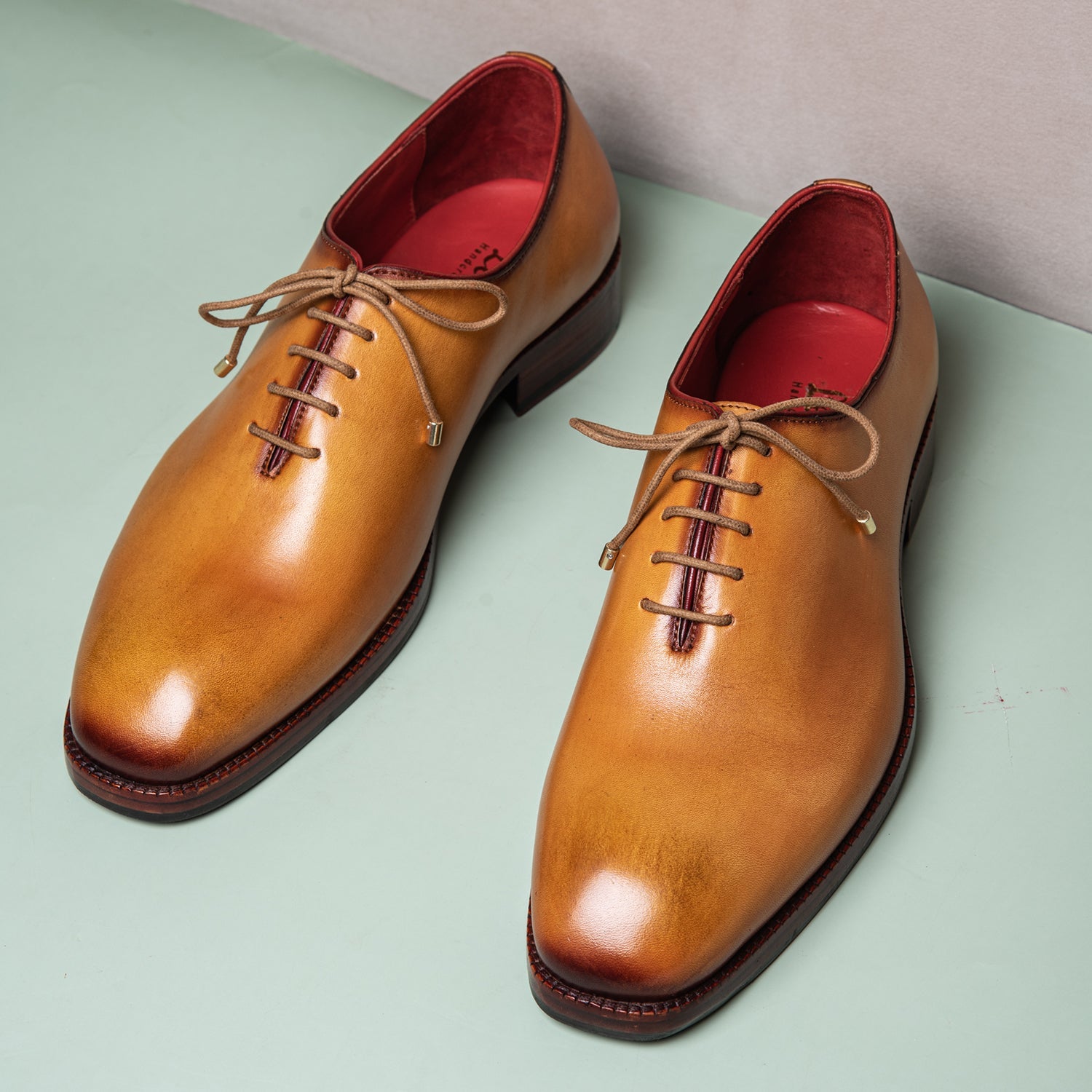 What Are Wholecut Oxford Shoes?