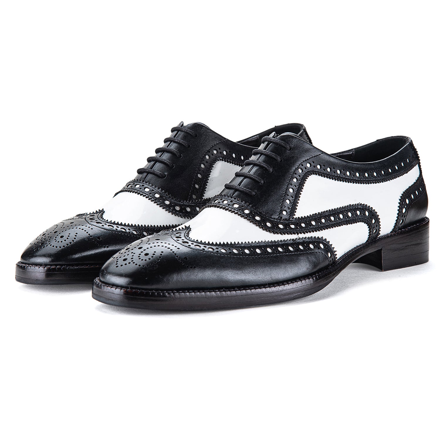 Spectator Wingtip Oxford Shoe - Black/White