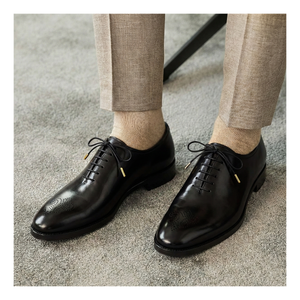 Medallion Toe Oxford - Black