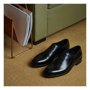 Medallion Toe Oxford - Black