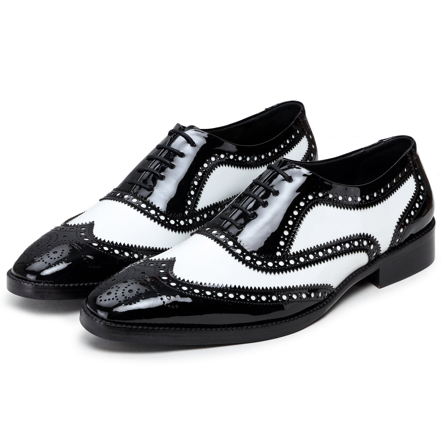 chikane Kæmpe stor psykologi Spectator Wingtip Oxford Shoe - Black/White | Lethato