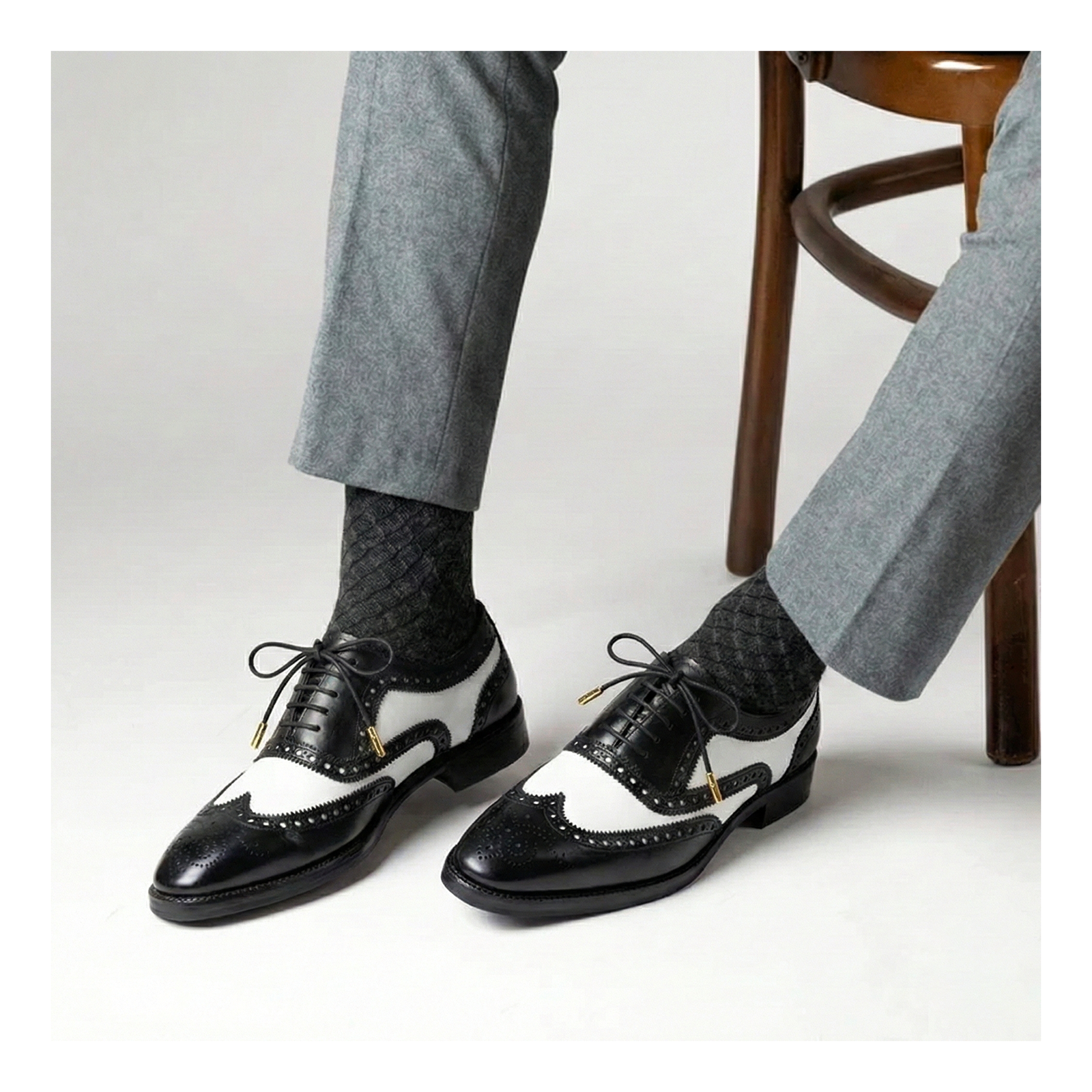 Spectator Wingtip Oxford - Black & White