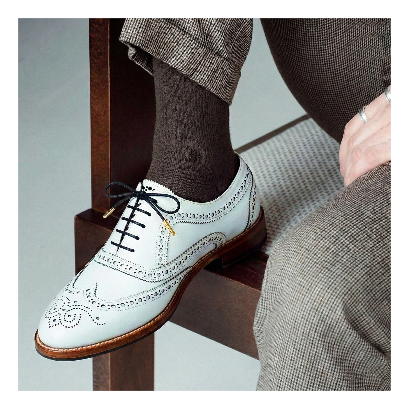 Wingtip Brogue Oxford- White